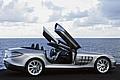 Der neue Mercedes-Benz SLR Roadster wird wie das Coupé im britischen Woking bei der Formel-1-Schmiede McLaren nach den strengen Qualitätskriterien von Mercedes-Benz gefertigt und ist ab September 2007 lieferbar.